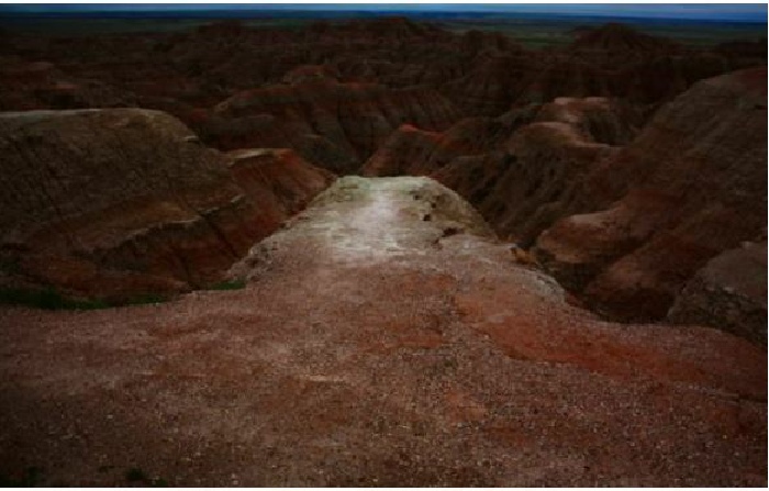 Cécile Hartmann, Le Serpent Noir #3 (Sacred Stones, South Dakota), image extraite du film Le Serpent Noir, 2020 42', couleur, sonore sans dialogue, musique originale composée par Térence Meunier. Production Fondation des Artistes / Cécile Hartmann Studio. Courtesy de l’artiste 